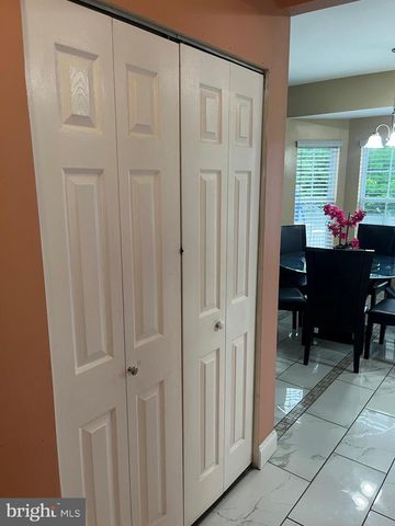 214 E KENNEDY DR, Egg Harbor Township, NJ 08234