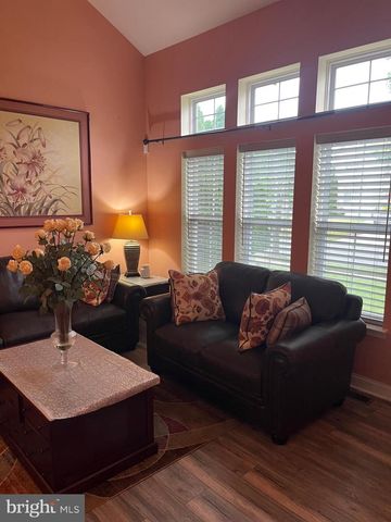 214 E KENNEDY DR, Egg Harbor Township, NJ 08234
