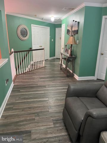 214 E KENNEDY DR, Egg Harbor Township, NJ 08234