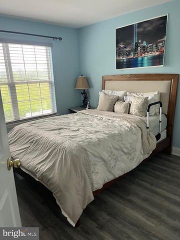 214 E KENNEDY DR, Egg Harbor Township, NJ 08234