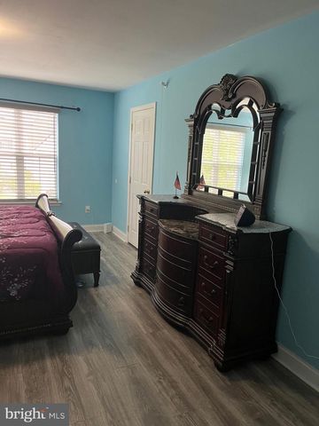 214 E KENNEDY DR, Egg Harbor Township, NJ 08234
