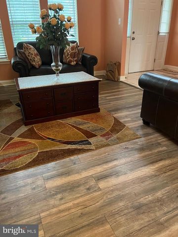 214 E KENNEDY DR, Egg Harbor Township, NJ 08234