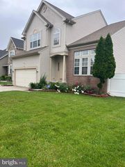 214 E KENNEDY DR, Egg Harbor Township, NJ 08234