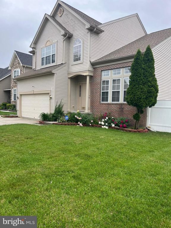 214 E KENNEDY DR, Egg Harbor Township, NJ 08234