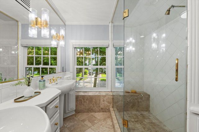 6123 N Berkeley BOULEVARD, Whitefish Bay, WI 53217