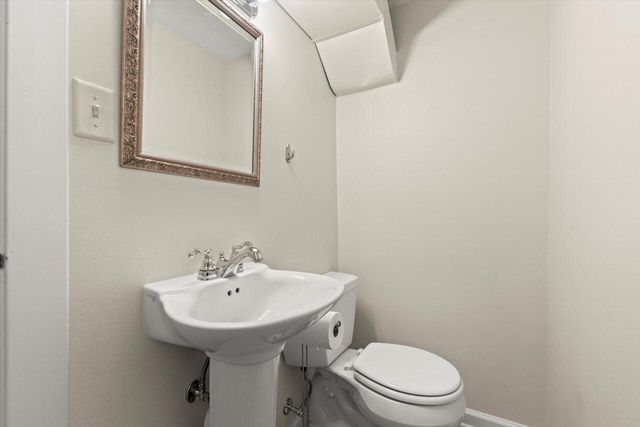 6123 N Berkeley BOULEVARD, Whitefish Bay, WI 53217