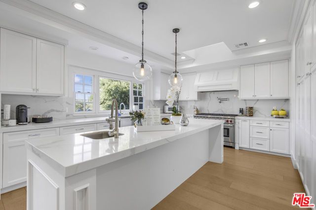 14619 Valley Vista Boulevard, Sherman Oaks, CA 91403