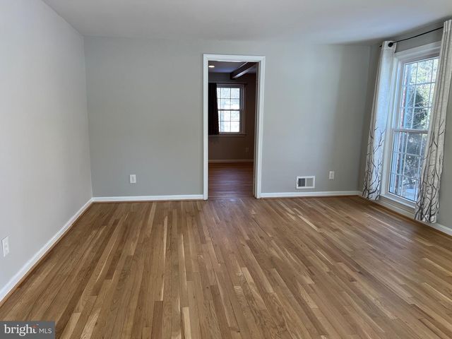 9841 CANAL RD, Montgomery Village, MD 20886