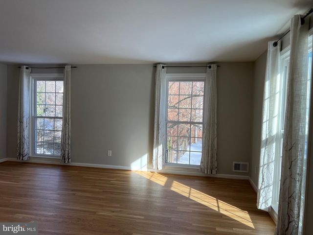 9841 CANAL RD, Montgomery Village, MD 20886