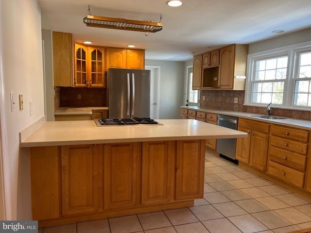 9841 CANAL RD, Montgomery Village, MD 20886