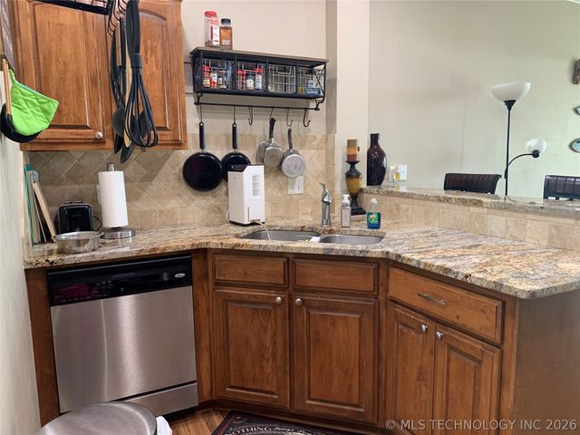 330 N Lakeshore Drive 330, Eufaula, OK 74432