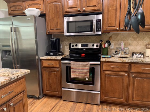 330 N Lakeshore Drive 330, Eufaula, OK 74432