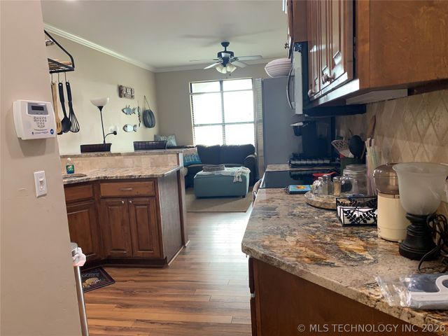 330 N Lakeshore Drive 330, Eufaula, OK 74432
