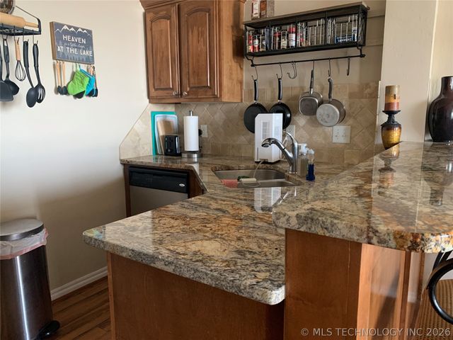 330 N Lakeshore Drive 330, Eufaula, OK 74432