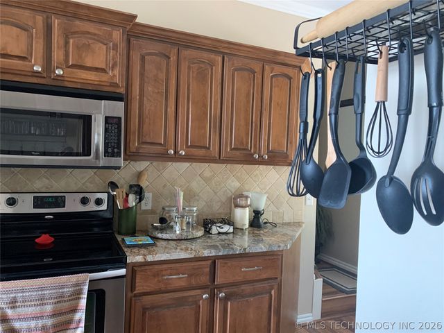 330 N Lakeshore Drive 330, Eufaula, OK 74432