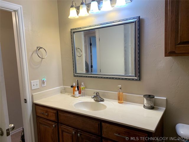 330 N Lakeshore Drive 330, Eufaula, OK 74432