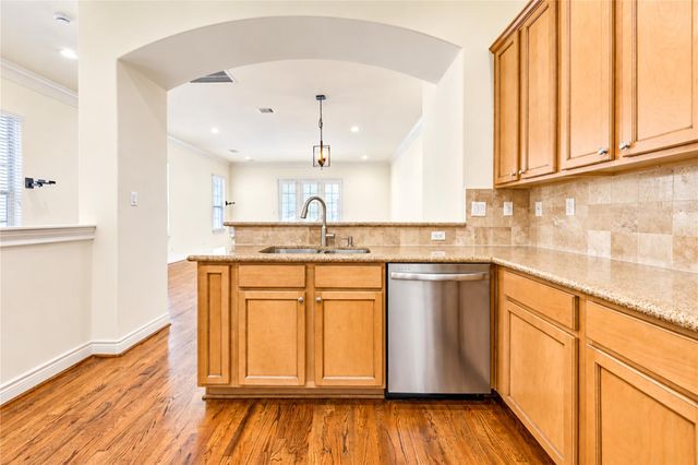 1610 Colorado St, Houston, TX 77007
