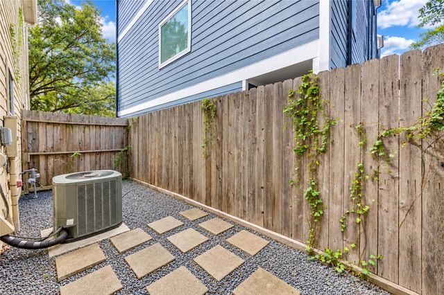 1610 Colorado St, Houston, TX 77007
