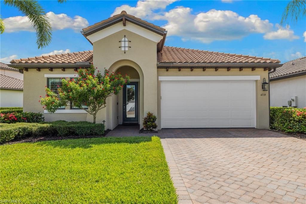 4719 Abaca CIR, Naples, FL 34119