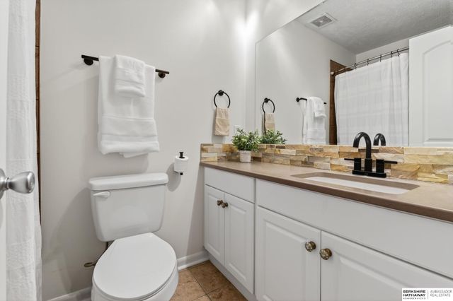 2305 N 127th Circle, Omaha, NE 68164