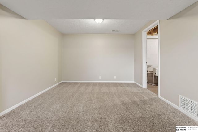 2305 N 127th Circle, Omaha, NE 68164