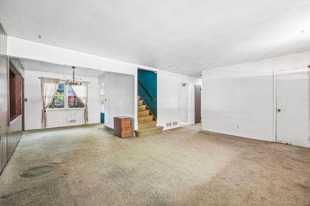 35 Old Middletown Road, New City, NY 10956