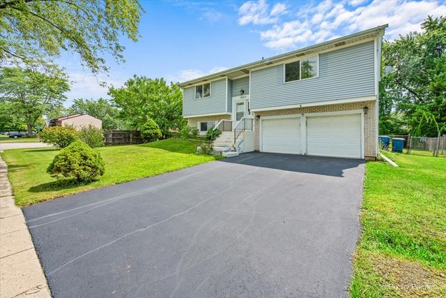 1805 Deforest Lane, Hanover Park, IL 60133