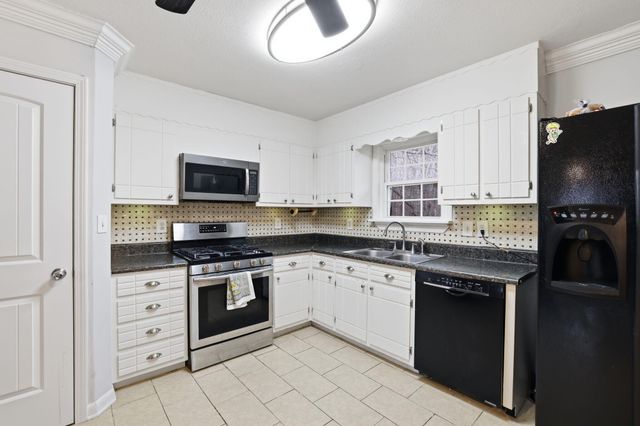 180 Creeks Bend Drive, Ringgold, GA 30736