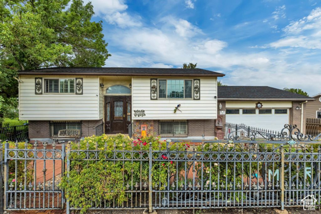 3588 W CHURCHWOOD DR, Taylorsville, UT 84119