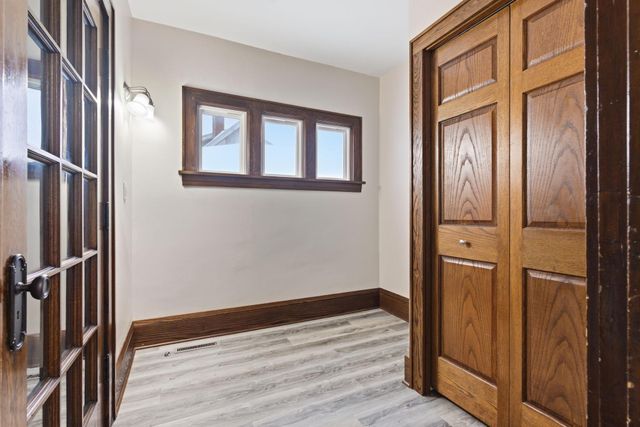 1820 Irving Avenue N, Minneapolis, MN 55411