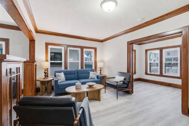 1820 Irving Avenue N, Minneapolis, MN 55411