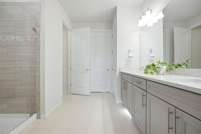 1628 Myrtle Oak Ter, Hollywood, FL 33021