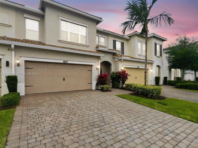 1628 Myrtle Oak Ter, Hollywood, FL 33021