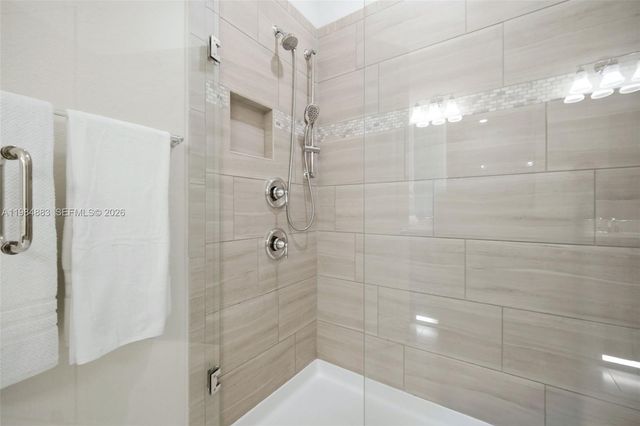 1628 Myrtle Oak Ter, Hollywood, FL 33021