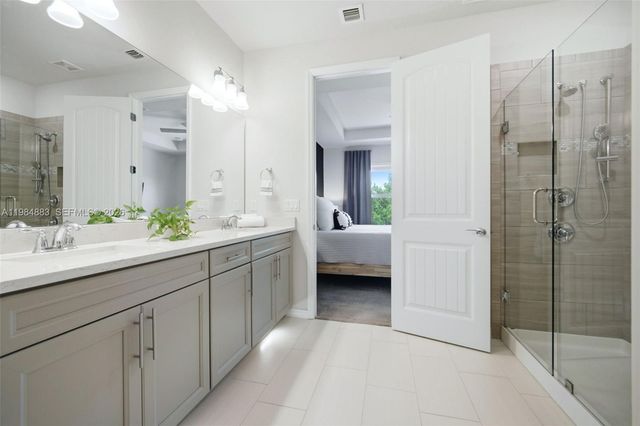 1628 Myrtle Oak Ter, Hollywood, FL 33021