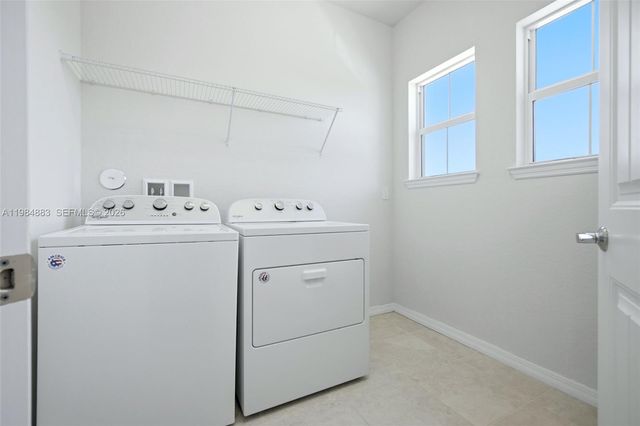 1628 Myrtle Oak Ter, Hollywood, FL 33021