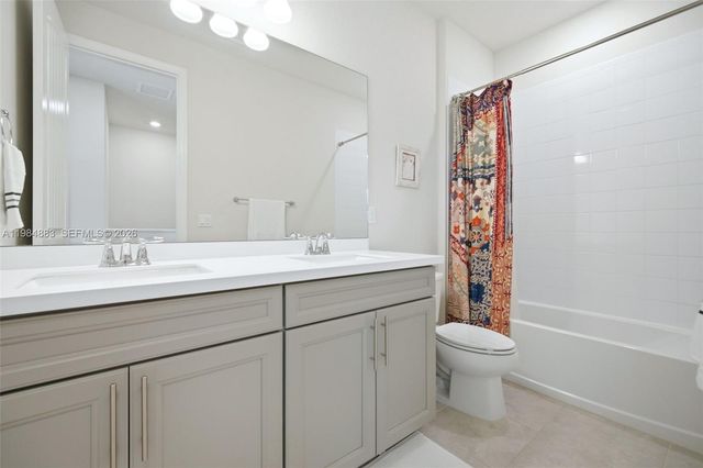 1628 Myrtle Oak Ter, Hollywood, FL 33021