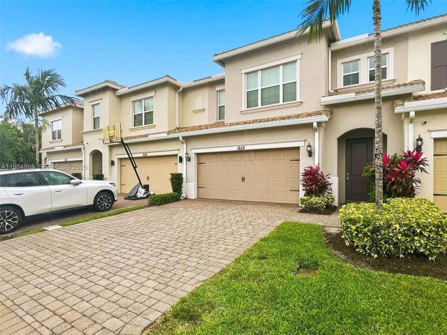 1628 Myrtle Oak Ter, Hollywood, FL 33021