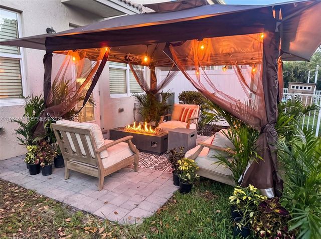 1628 Myrtle Oak Ter, Hollywood, FL 33021