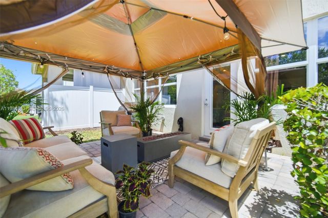 1628 Myrtle Oak Ter, Hollywood, FL 33021