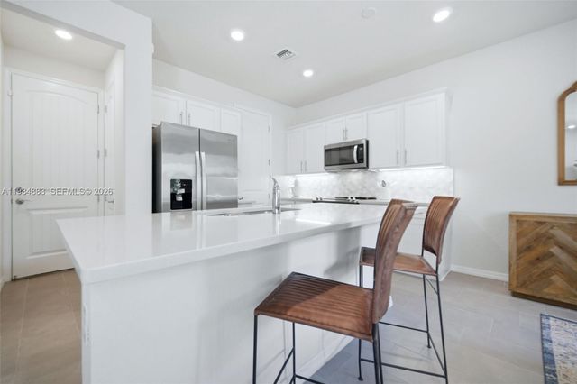 1628 Myrtle Oak Ter, Hollywood, FL 33021