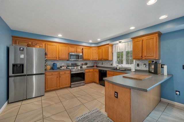 2 Cardinal Circle, Derry, NH 03038
