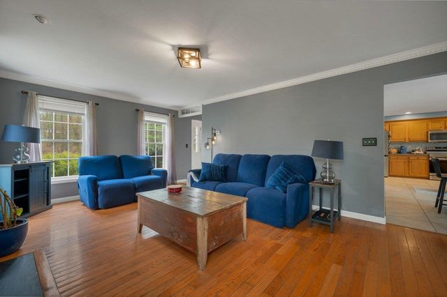 2 Cardinal Circle, Derry, NH 03038