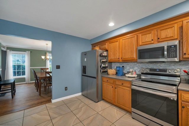 2 Cardinal Circle, Derry, NH 03038
