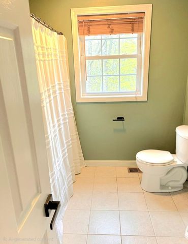 2 Cardinal Circle, Derry, NH 03038