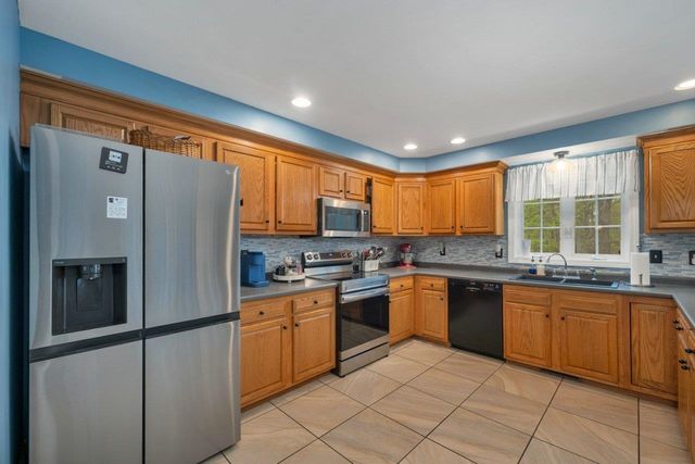 2 Cardinal Circle, Derry, NH 03038