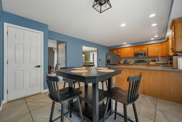 2 Cardinal Circle, Derry, NH 03038