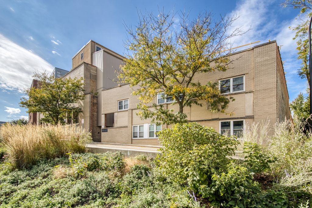 1834 Ridge Avenue 128, Evanston, IL 60201