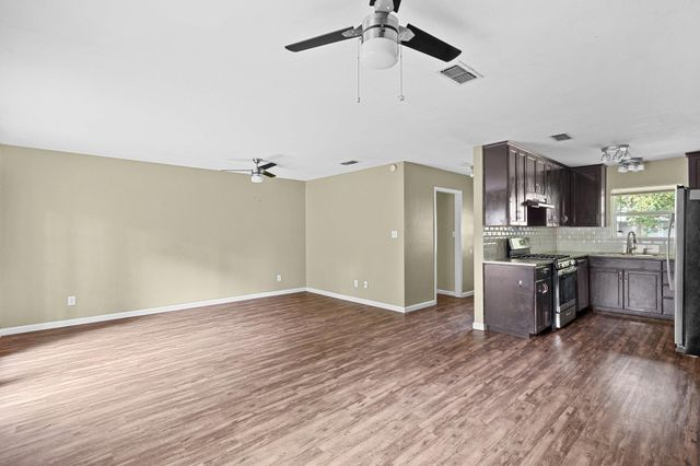 1422 Yorkshire DR, Austin, TX 78723
