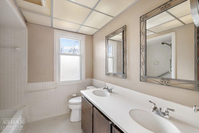 19980 W Clairview Court, Grosse Pointe Woods, MI 48236